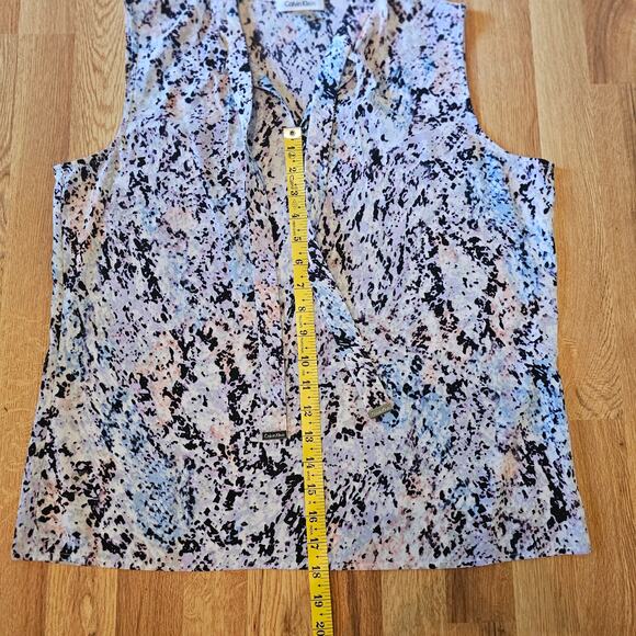Calvin Klein sleeveless blouse with a tie neck and multi-color abstract print - Picture 7 of 7
